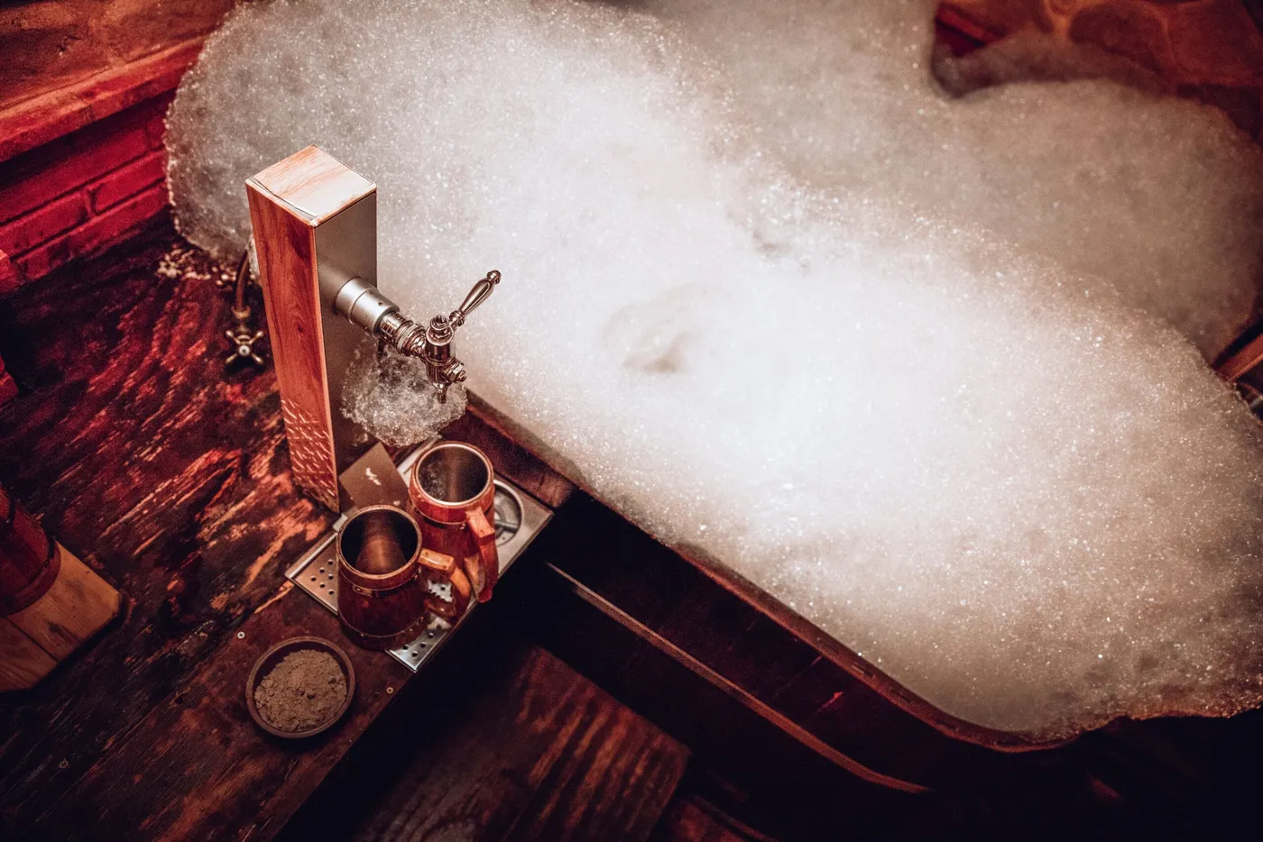 El Confidencial recomienda los spas de cerveza como experiencia “curiosa” en España